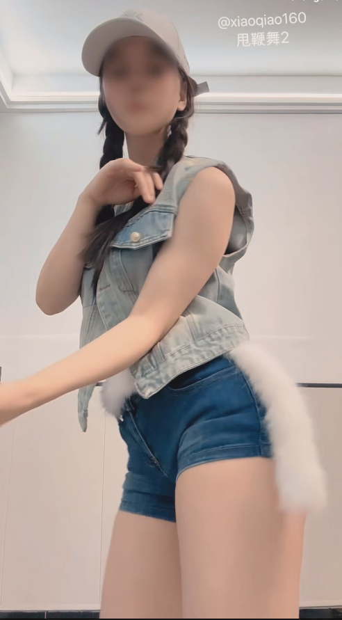 【新】小乔（以安）-12.7 最新付费裸舞私拍【9V】【301M百度云南】