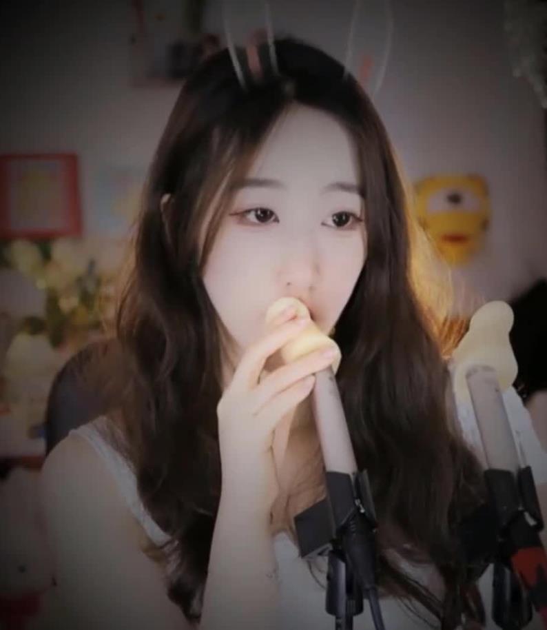 1103185415.jpg 虎牙绮夏ASMR福利吃耳弹舌
